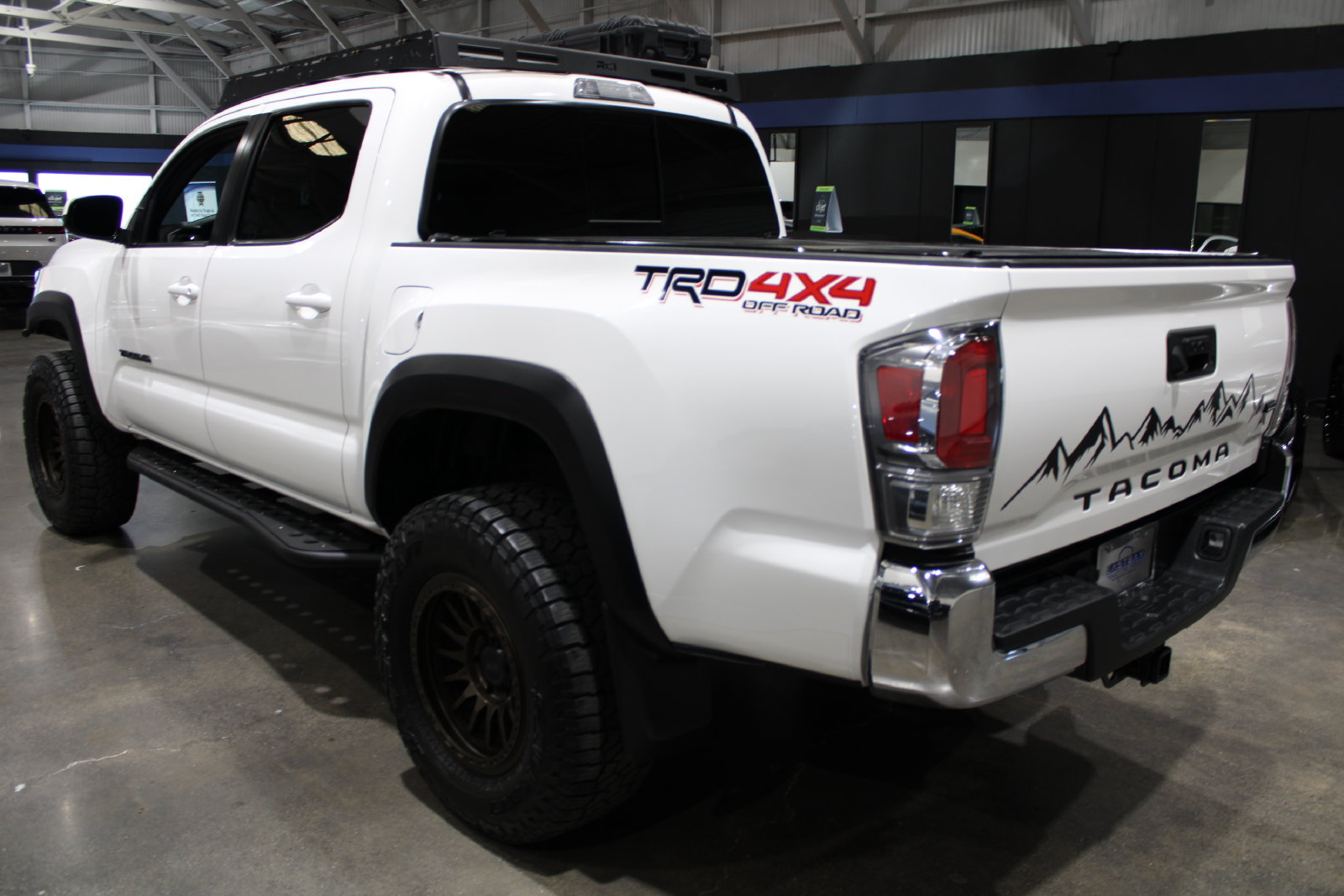 Used 2022 Toyota Tacoma TRD Off-Road AWD/4WD image 13