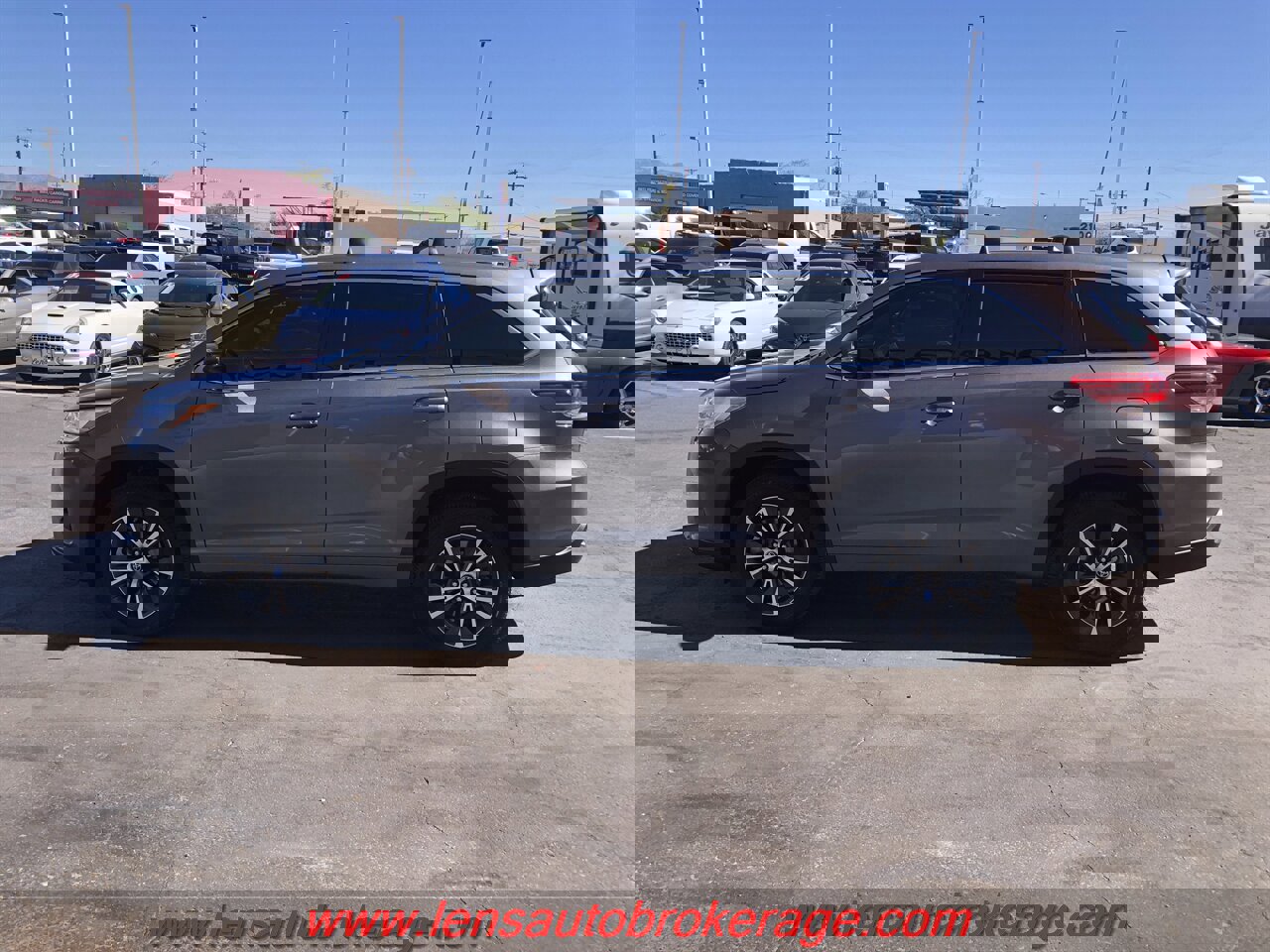 Used 2017 Toyota Highlander Plus image 5