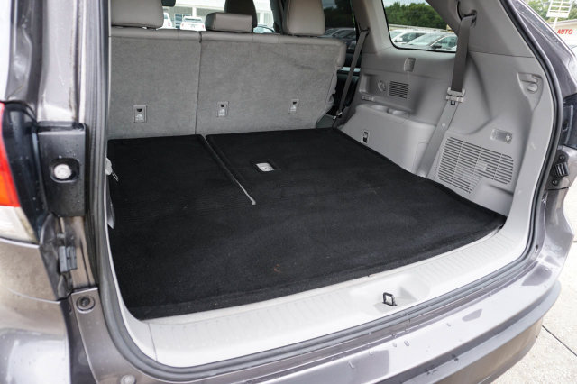 Used 2019 Toyota Highlander XLE FWD image 13