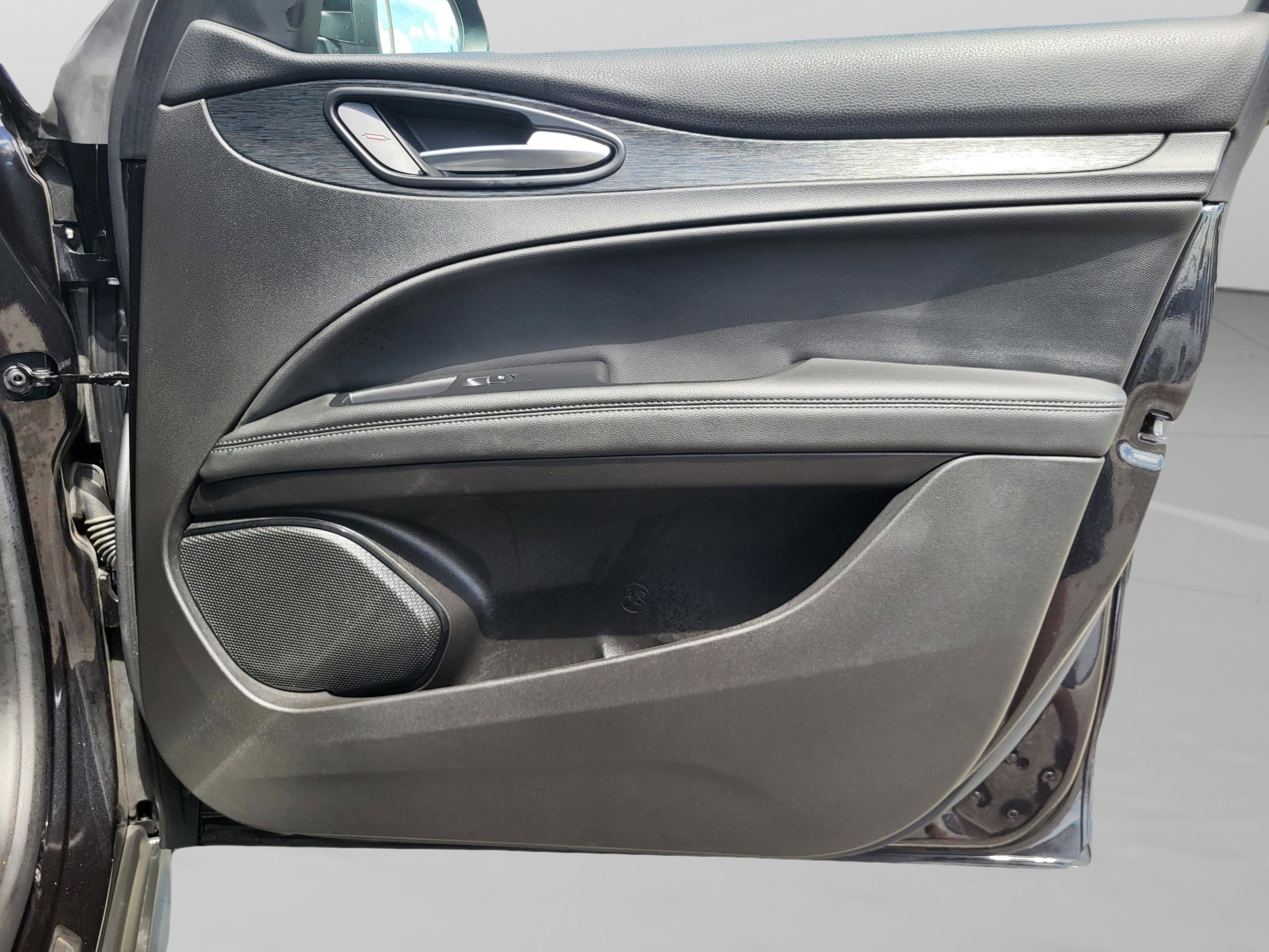 Used 2024 Alfa Romeo Stelvio Sprint image 34