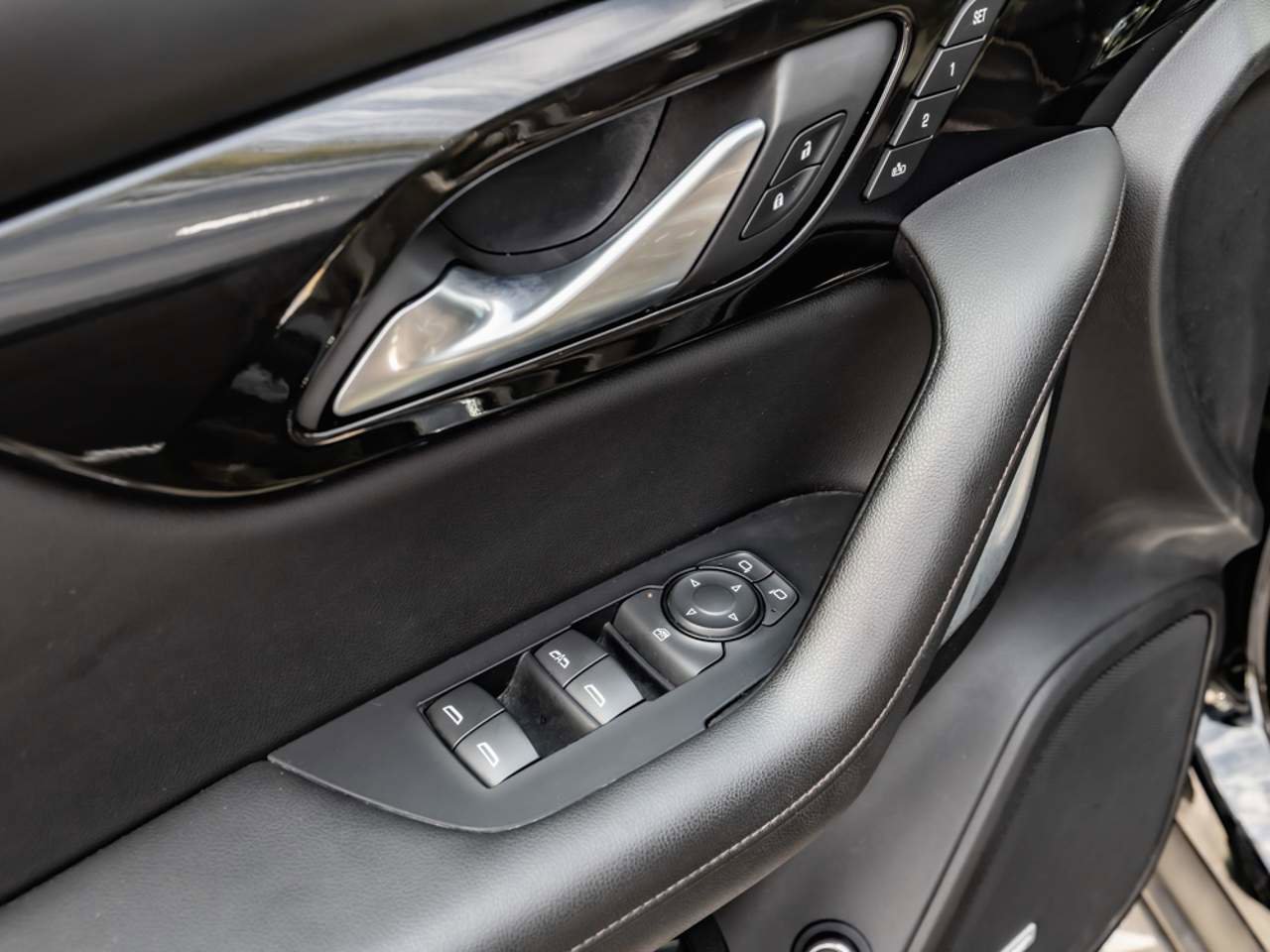 Used 2022 Chevrolet Blazer Premier w/ Enhanced Convenience Package image 11