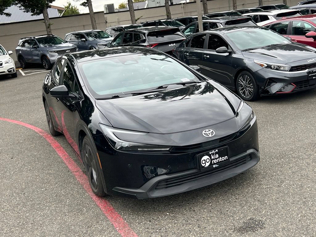 Used 2025 Toyota Prius LE FWD image 7