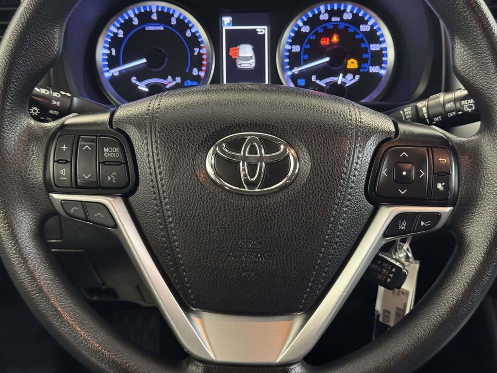 Used 2019 Toyota Highlander LE image 20