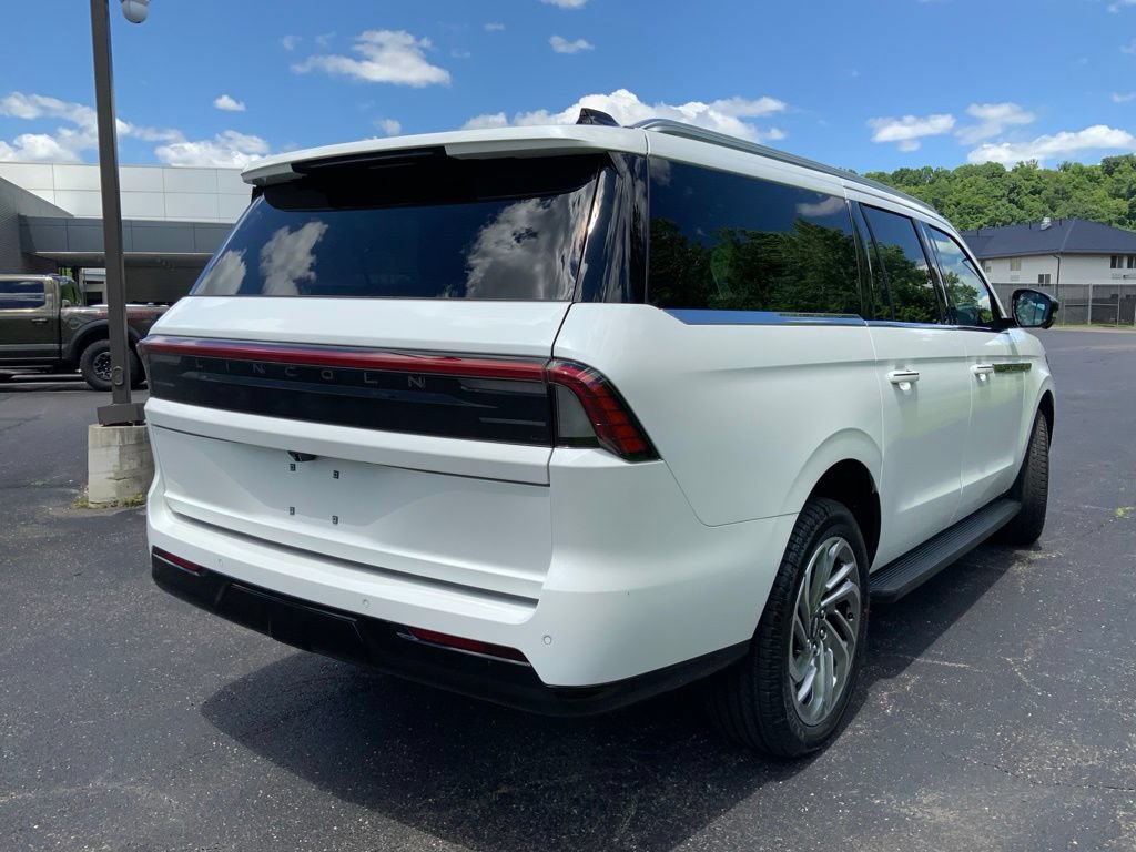 New 2027 Lincoln Navigator L Premier AWD/4WD image 14