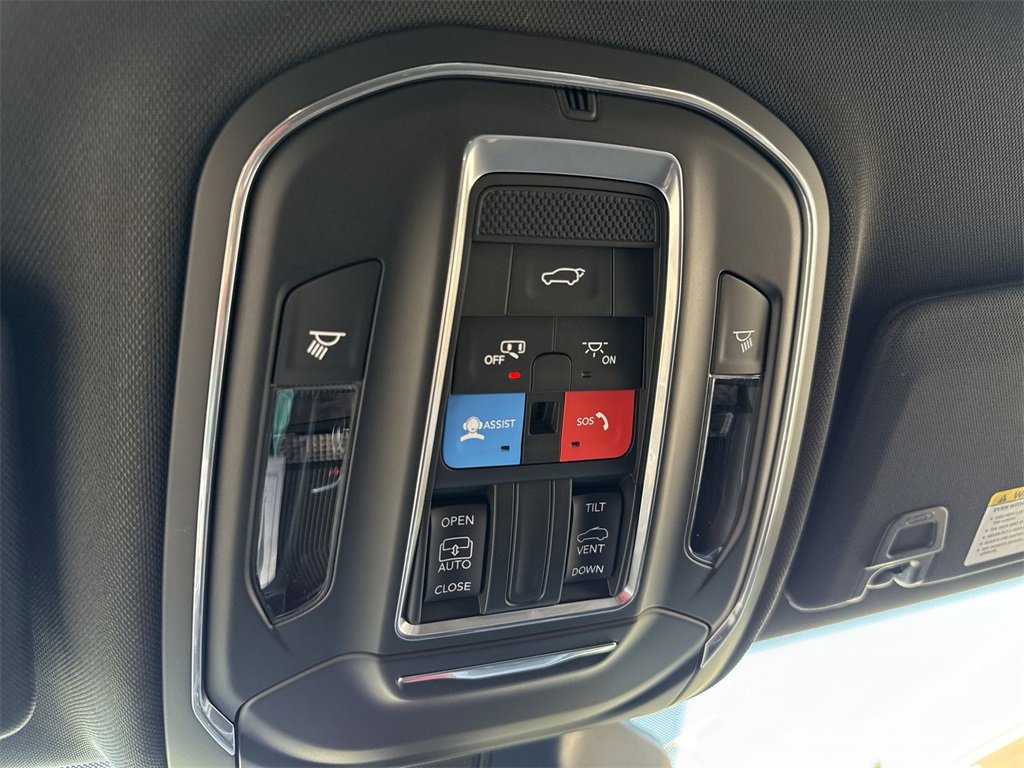 New 2025 Jeep Grand Cherokee Altitude w/ Trailer Tow Package image 15