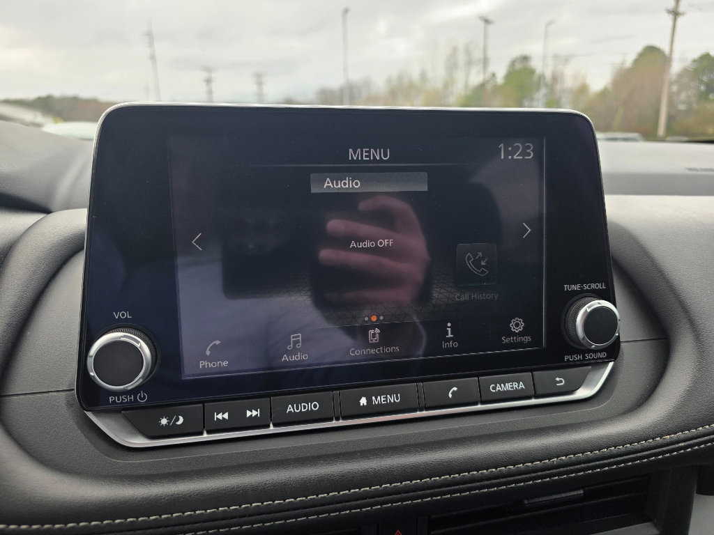 Used 2023 Nissan Rogue S image 18