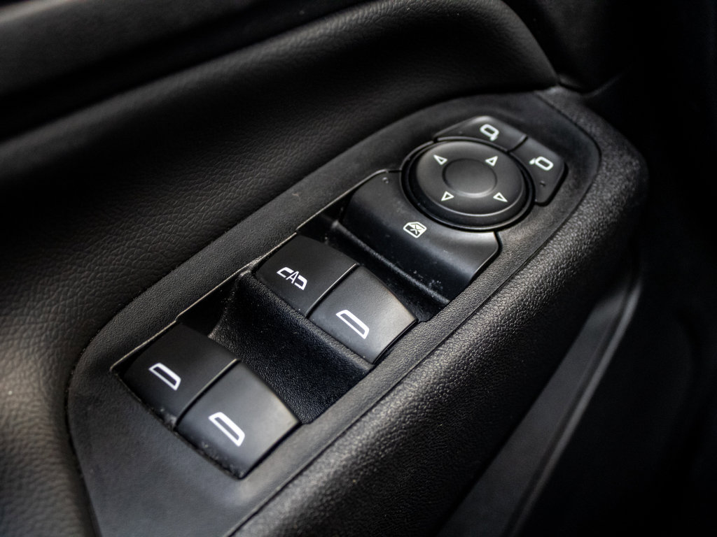 Used 2020 Chevrolet Equinox LT image 36