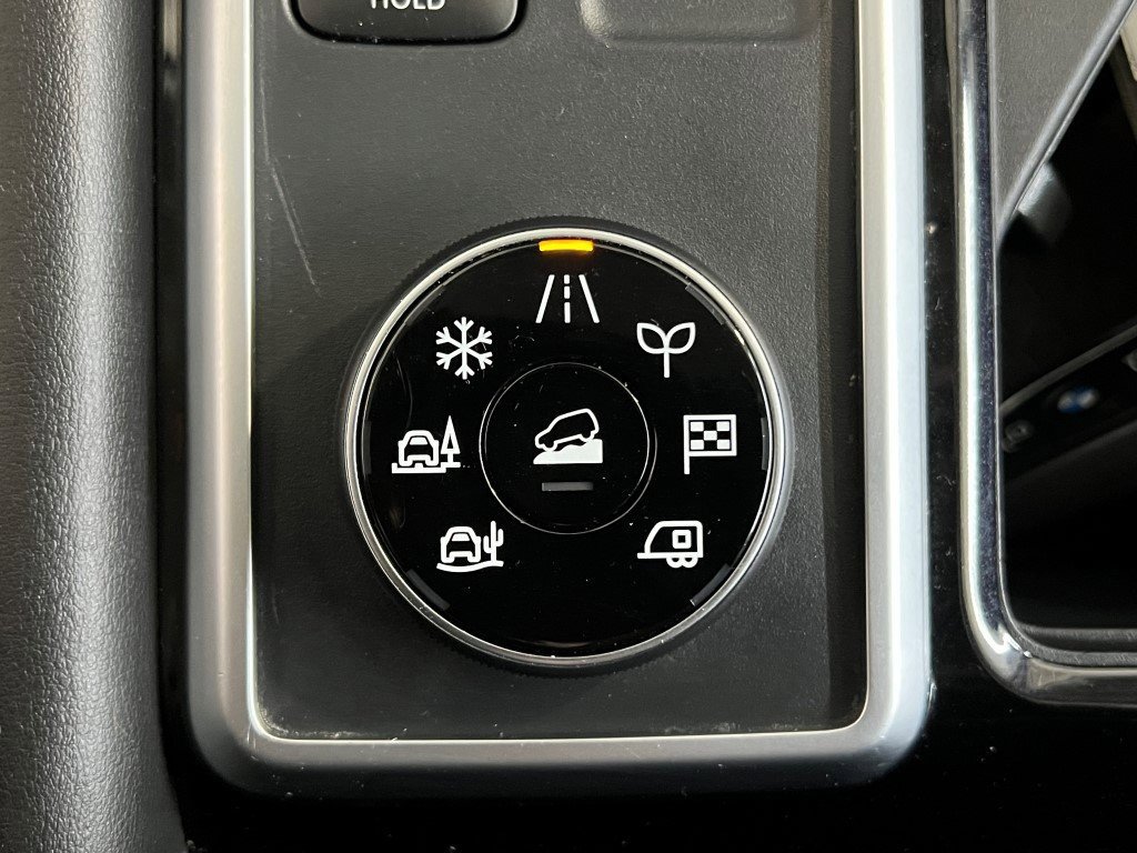 Used 2024 Nissan Pathfinder SV image 28