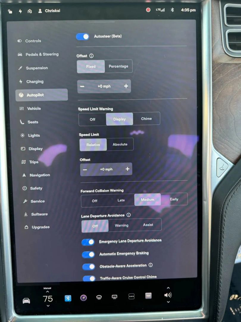 Used 2017 Tesla Model X 90D image 25