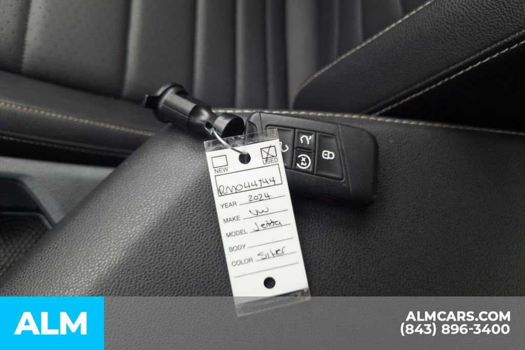 Used 2024 Volkswagen Jetta SE image 37