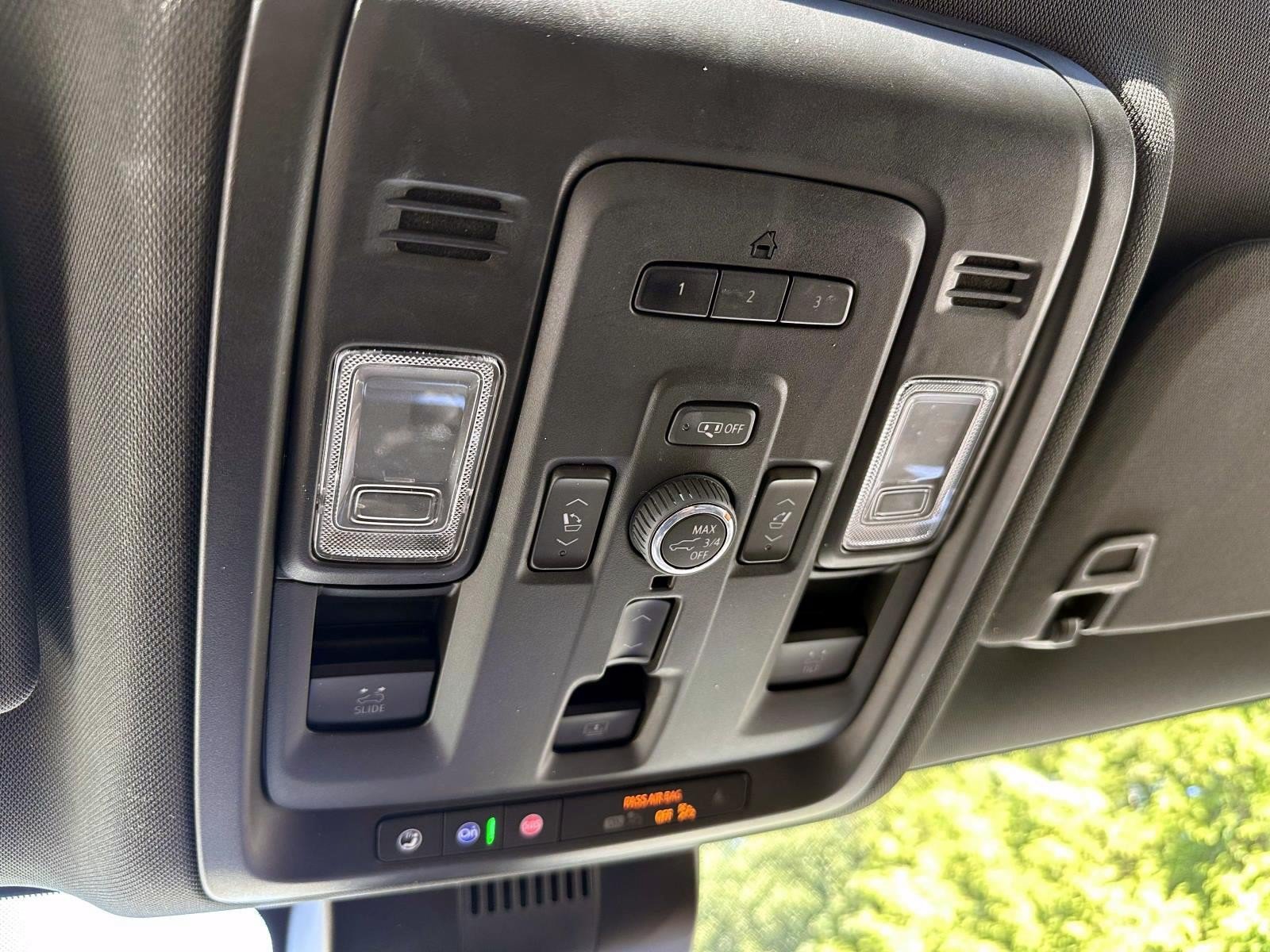 Used 2023 Chevrolet Suburban High Country w/ Advanced Technology Package AWD/4WD image 29