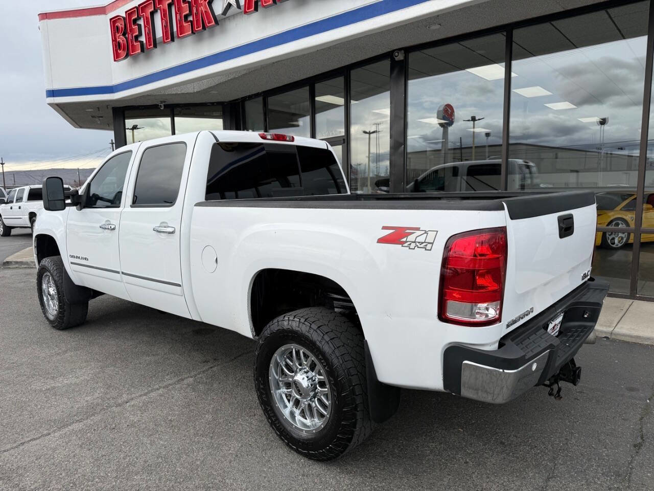 Used 2013 GMC Sierra 2500 Denali w/ Suspension Package, Off-Road AWD/4WD image 6