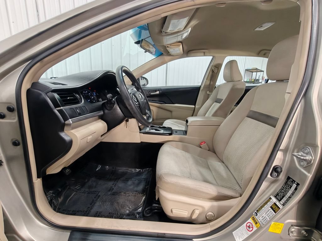 Used 2014 Toyota Camry LE FWD image 27