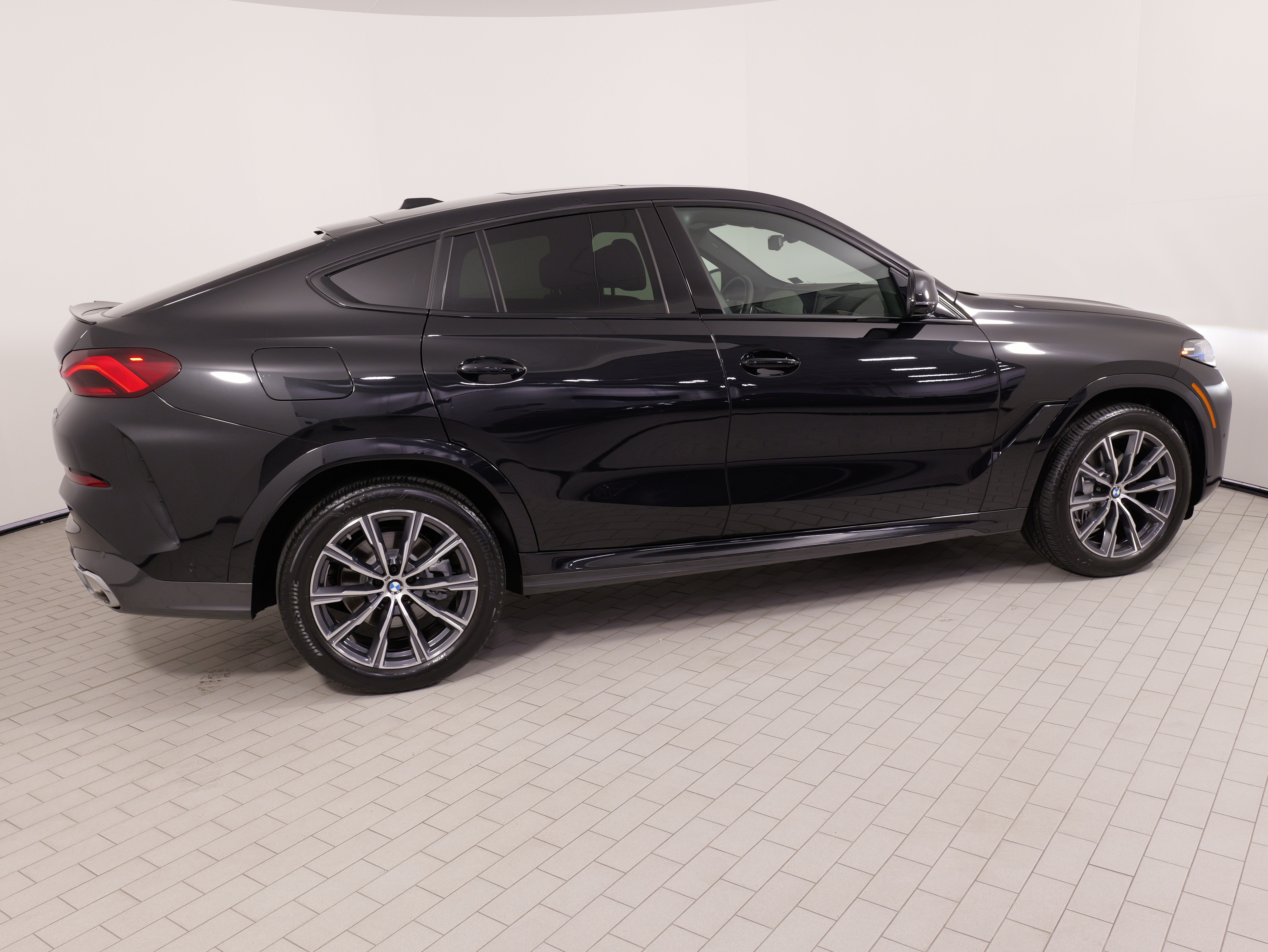 Used 2026 BMW X6 xDrive40i w/ Climate Comfort Package AWD/4WD image 9