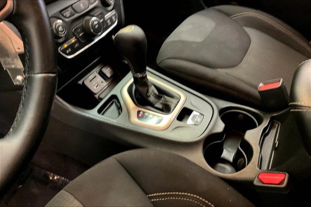 Used 2017 Jeep Cherokee Latitude image 17