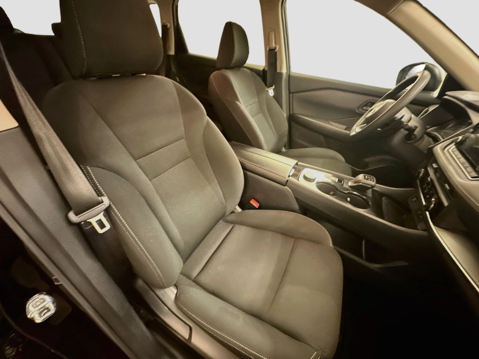 Used 2024 Nissan Rogue S AWD/4WD image 31