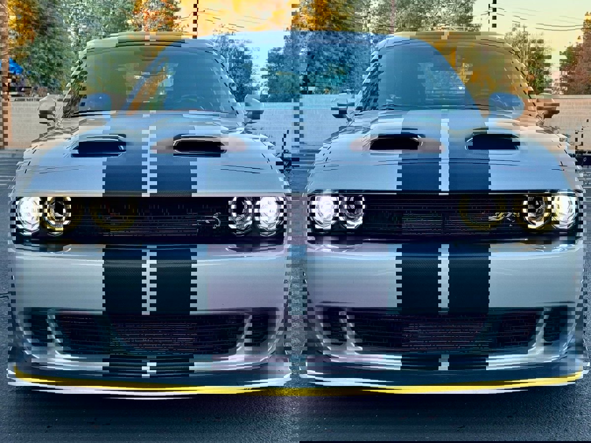 Used 2019 Dodge Challenger SRT Hellcat image 3