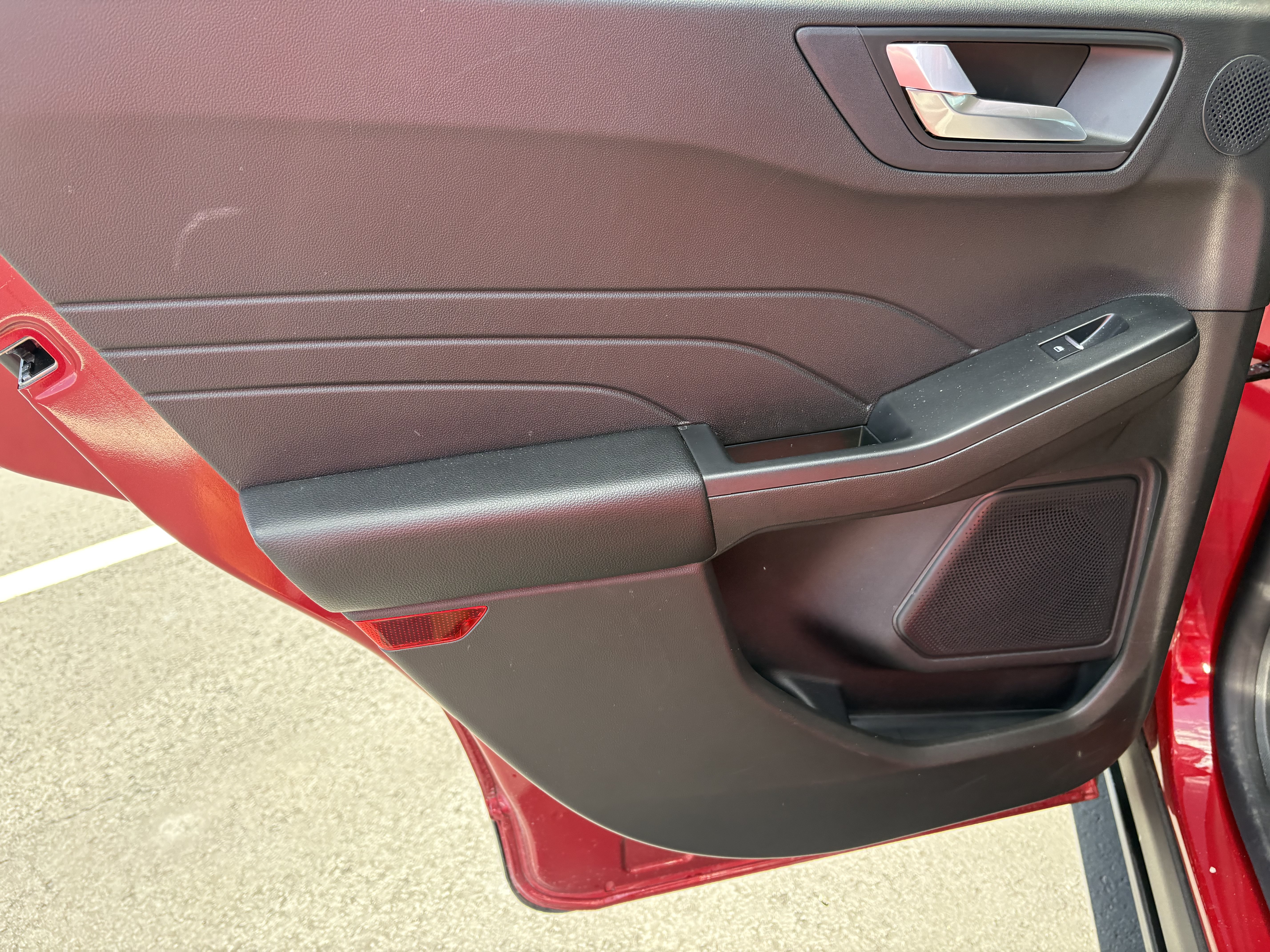 Used 2024 Ford Escape SE w/ PHEV Premium Package FWD image 8
