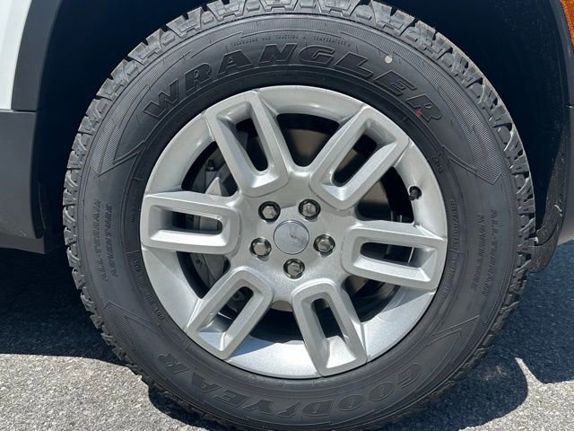 New 2025 Land Rover Defender 110 S image 10