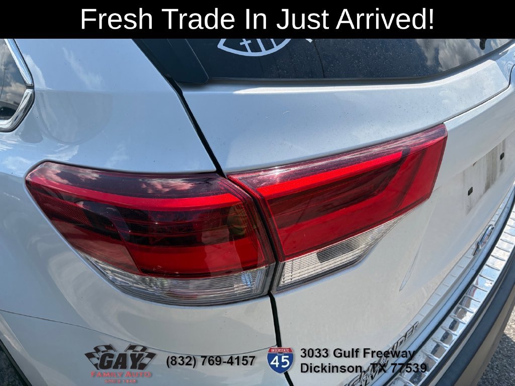 Used 2019 Toyota Highlander XLE AWD/4WD image 11