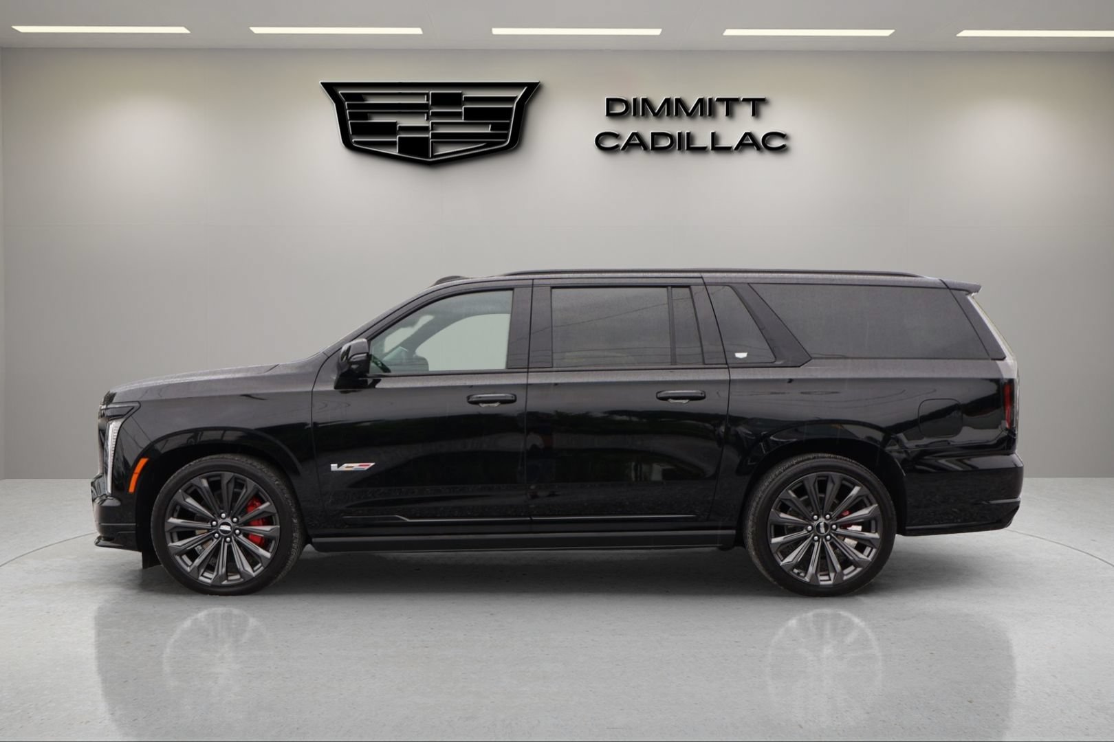 Certified 2025 Cadillac Escalade ESV V AWD/4WD image 8