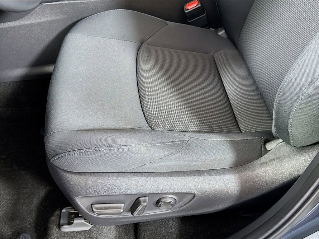 Used 2022 Toyota Venza LE image 22