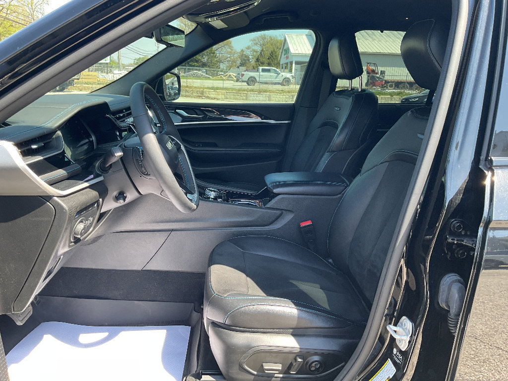Used 2022 Jeep Grand Cherokee Trailhawk w/ Advanced Protech Group II AWD/4WD image 8