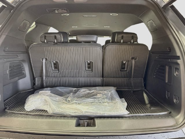 New 2027 Chevrolet Traverse LT w/ LPO, Floor Liner Package FWD image 23