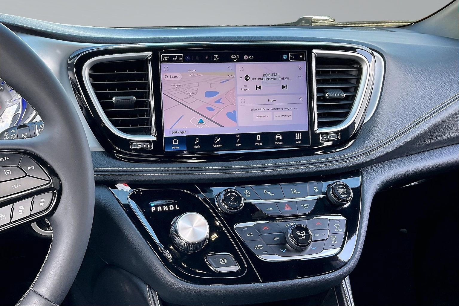 Used 2025 Chrysler Pacifica Limited image 6