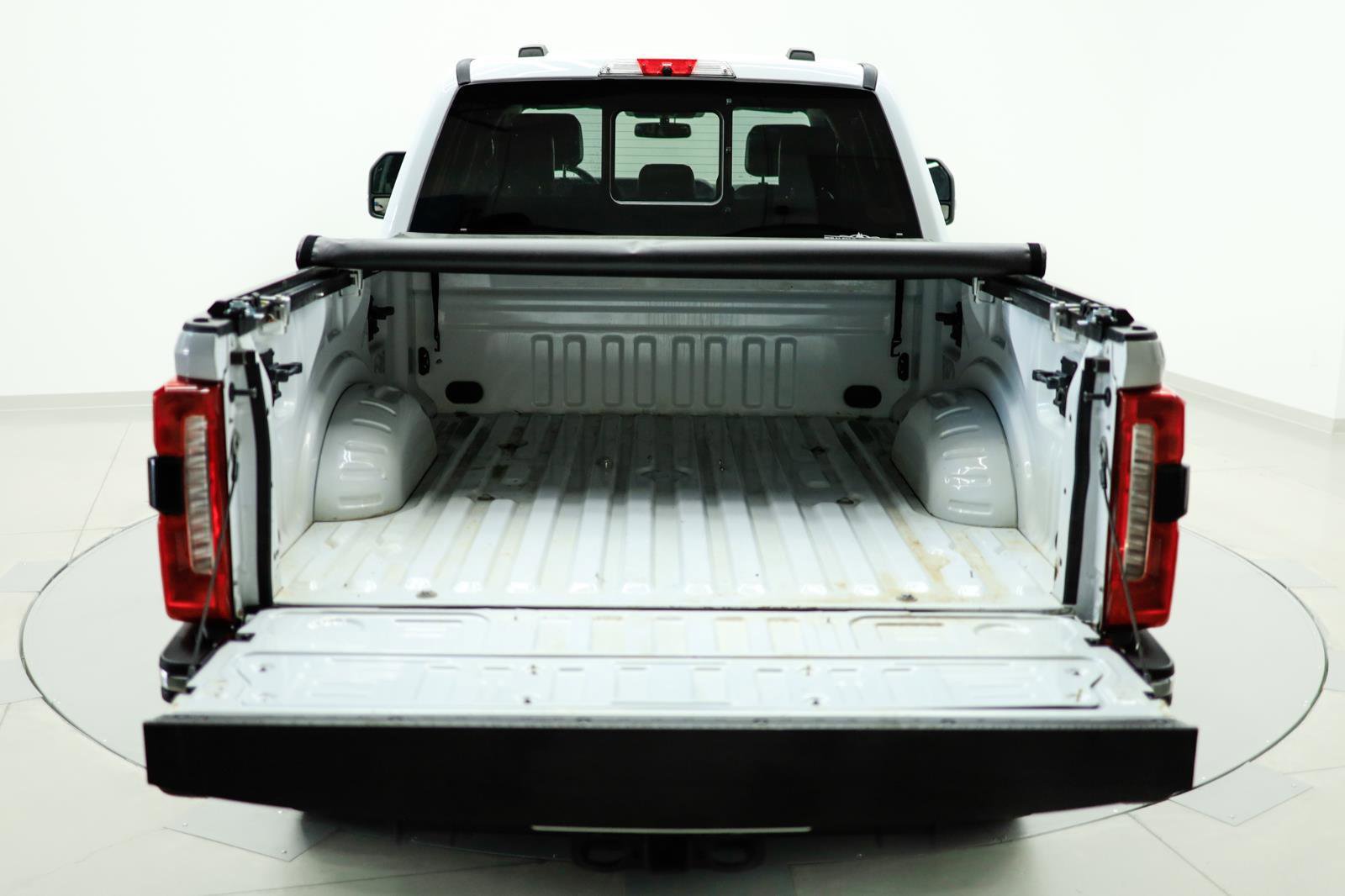 Used 2023 Ford F350 Lariat image 7