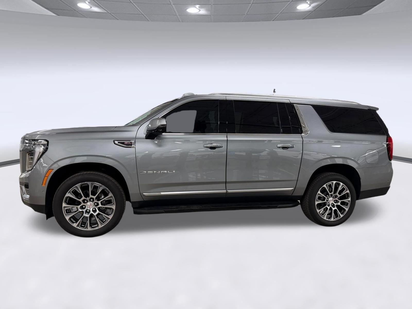 Used 2025 GMC Yukon XL Denali AWD/4WD image 2