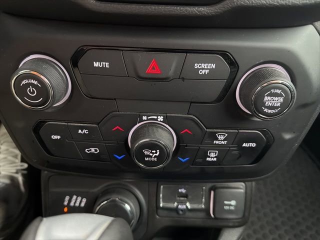 Used 2020 Jeep Renegade Latitude w/ Cold Weather Group image 24