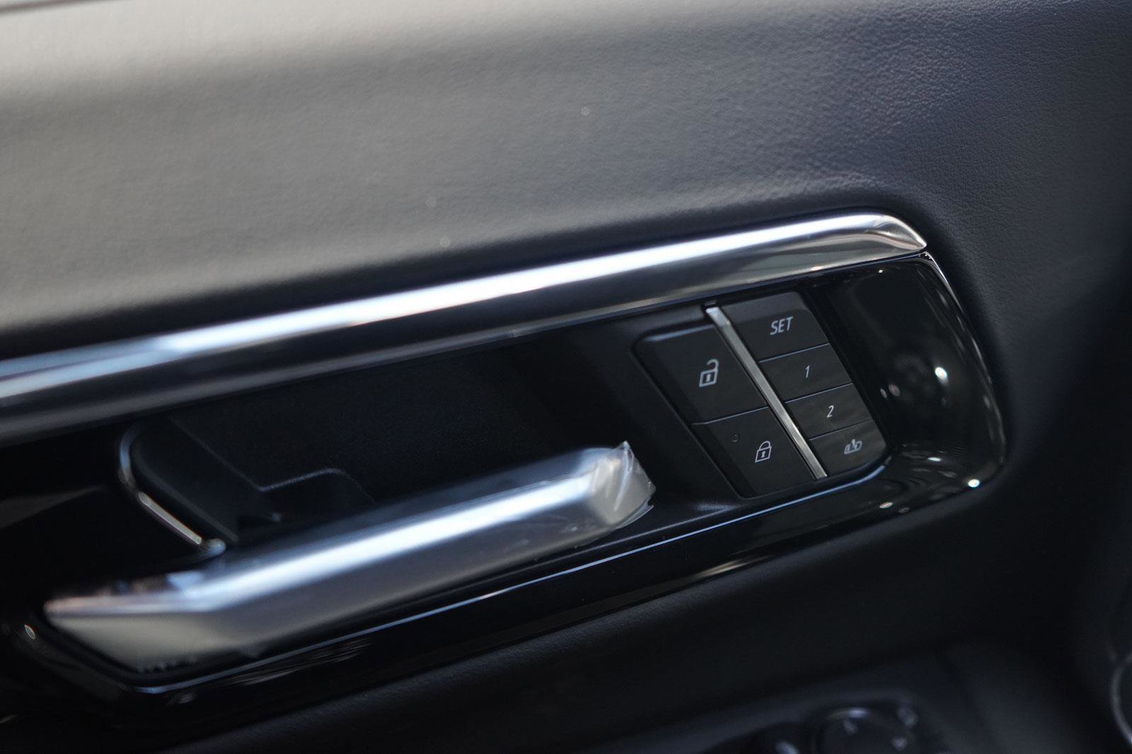 New 2025 Chevrolet Suburban Premier image 18