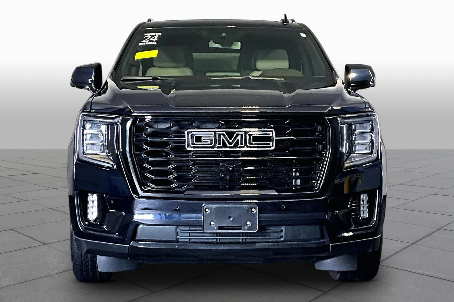 Used 2024 GMC Yukon XL SLT w/ SLT Premium Package AWD/4WD image 4