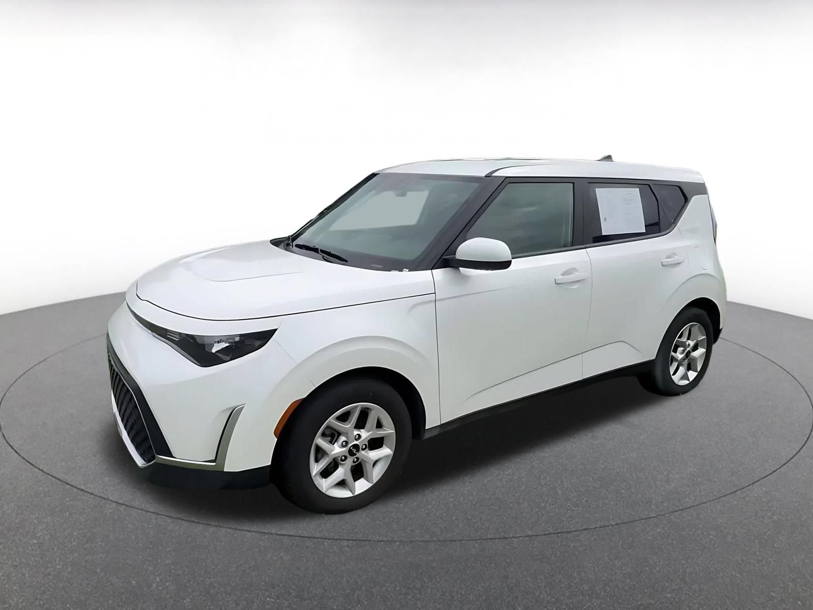 Used 2025 Kia Soul LX w/ LX Technology Package FWD image 8