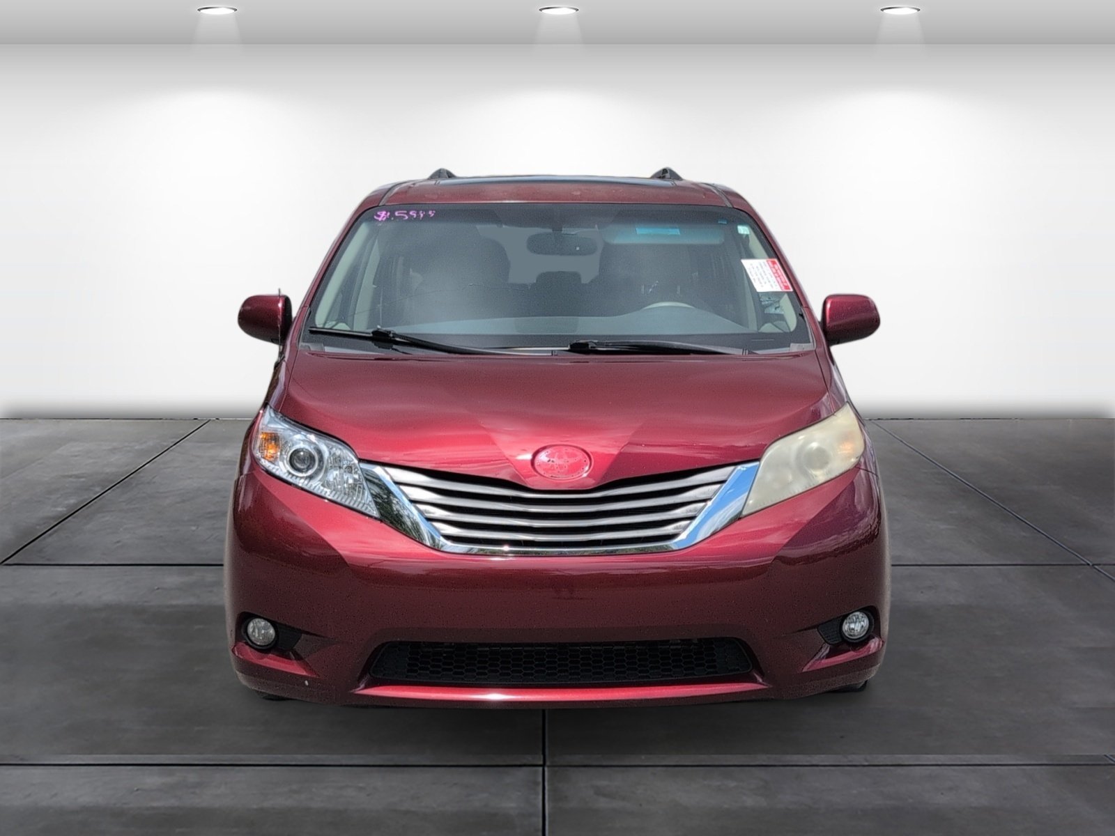 Used 2011 Toyota Sienna XLE w/ Entertainment Pkg FWD image 6