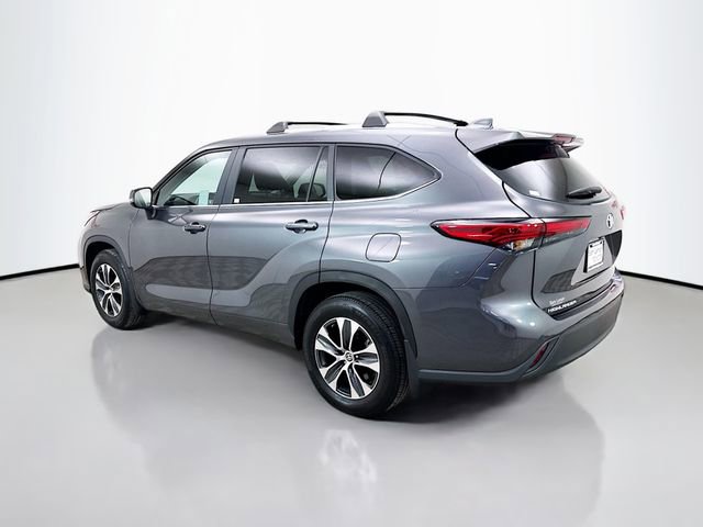 Used 2023 Toyota Highlander XLE image 5