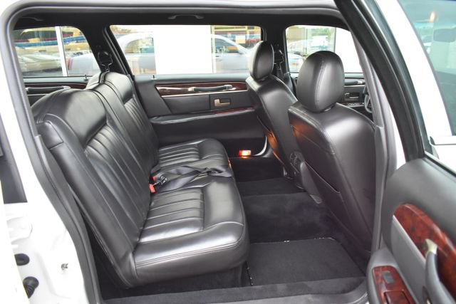 Used 2008 Lincoln Town Car Executive RWD image 39