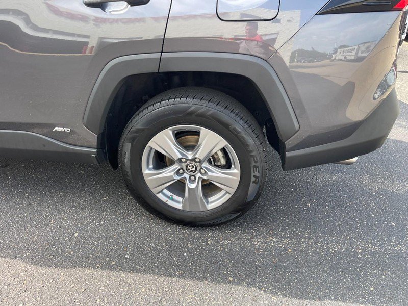 Used 2022 Toyota RAV4 LE AWD/4WD image 5