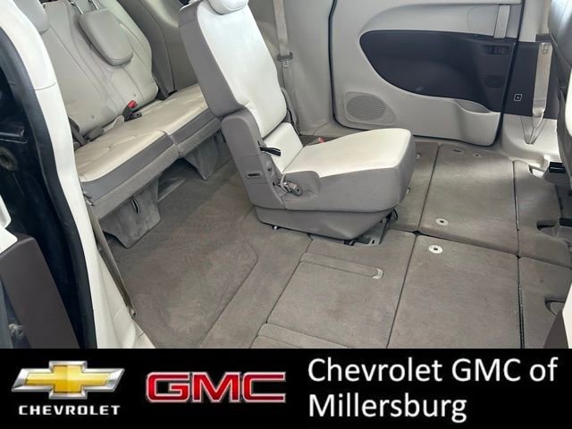 Used 2017 Chrysler Pacifica Touring-L image 28