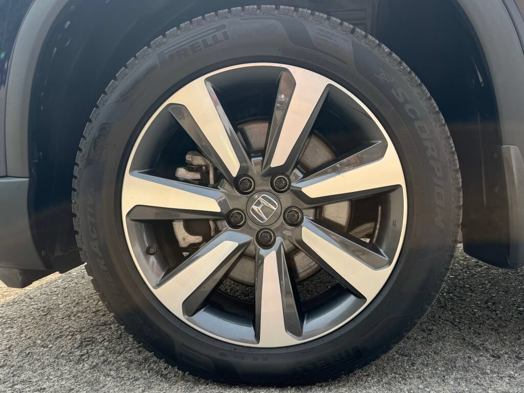 Used 2025 Honda Pilot Touring image 9