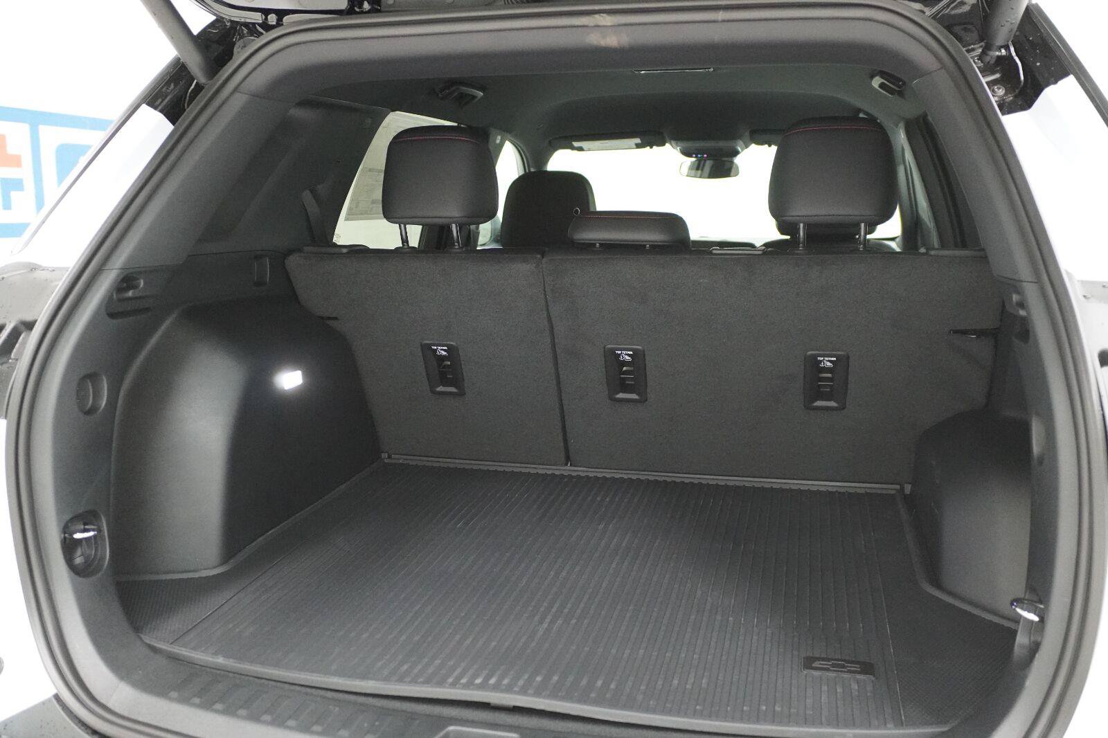 New 2027 Chevrolet Equinox RS w/ LPO, Floor Liner Package FWD image 32