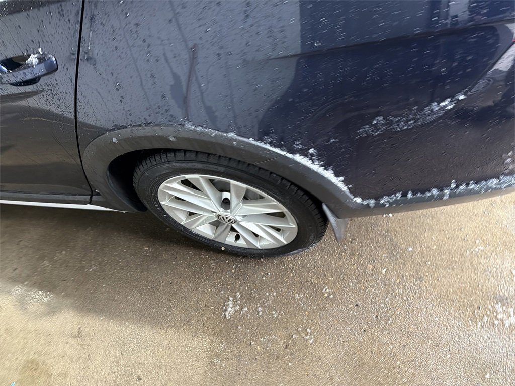 Used 2017 Volkswagen Golf Alltrack image 8