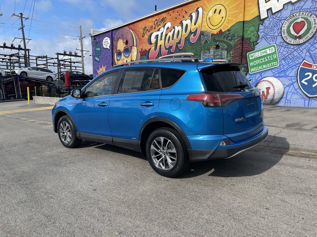 Certified 2018 Toyota RAV4 LE AWD/4WD image 3