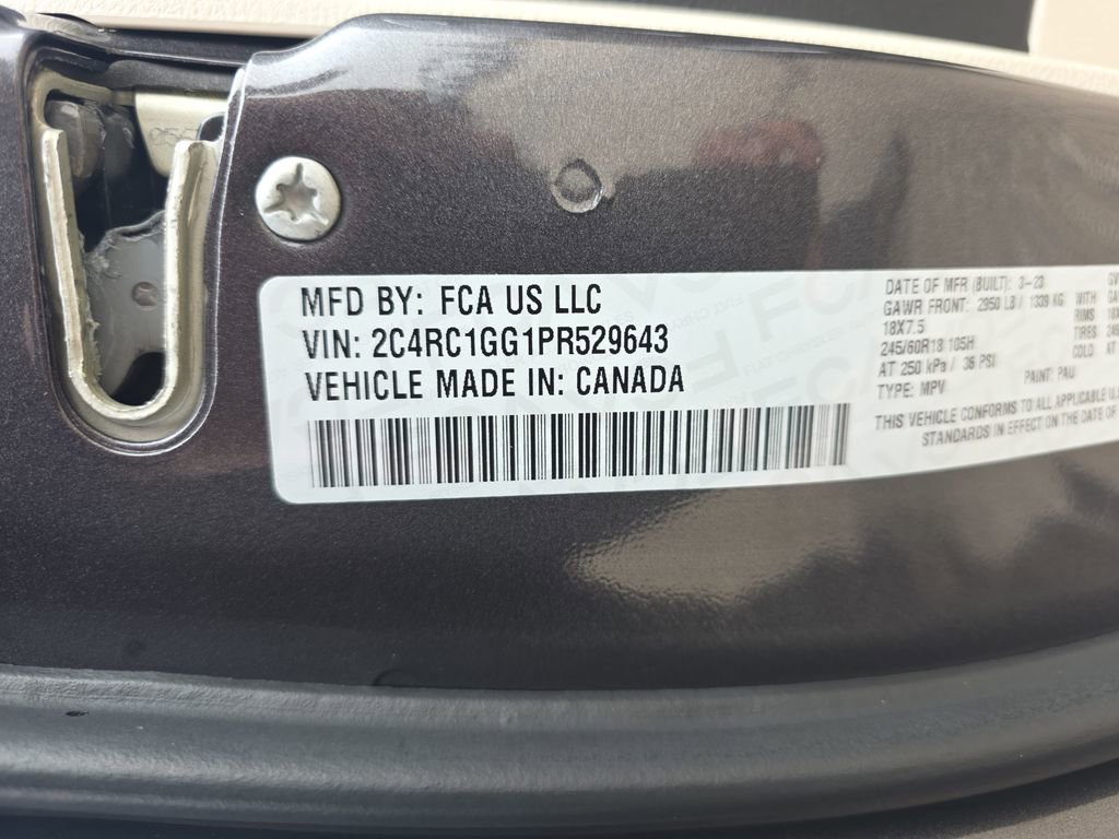 Used 2023 Chrysler Pacifica Limited FWD image 39