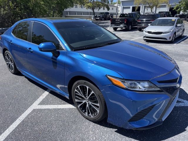 Used 2018 Toyota Camry SE w/ Moonroof Package image 3