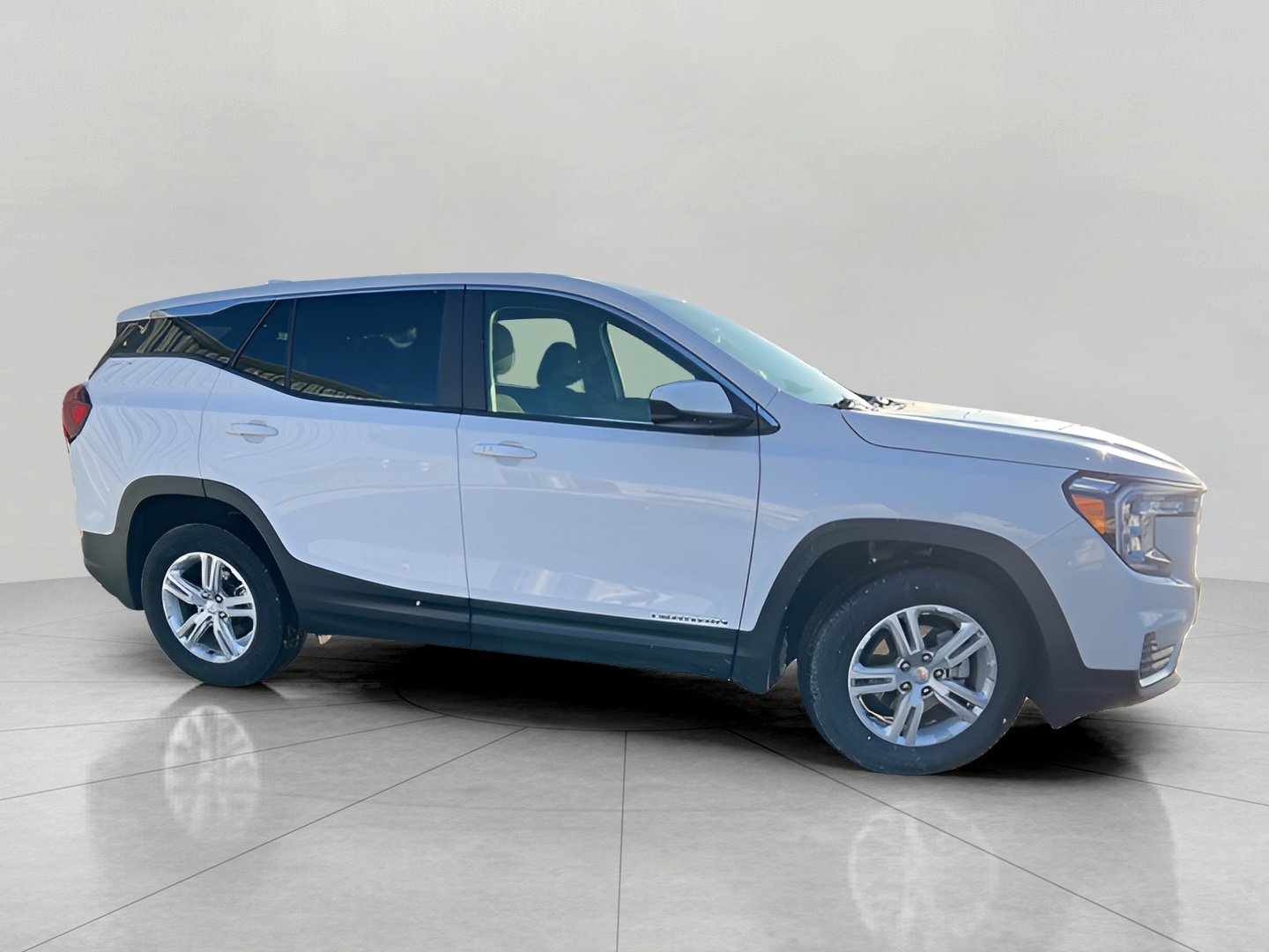 Used 2024 GMC Terrain SLE image 36