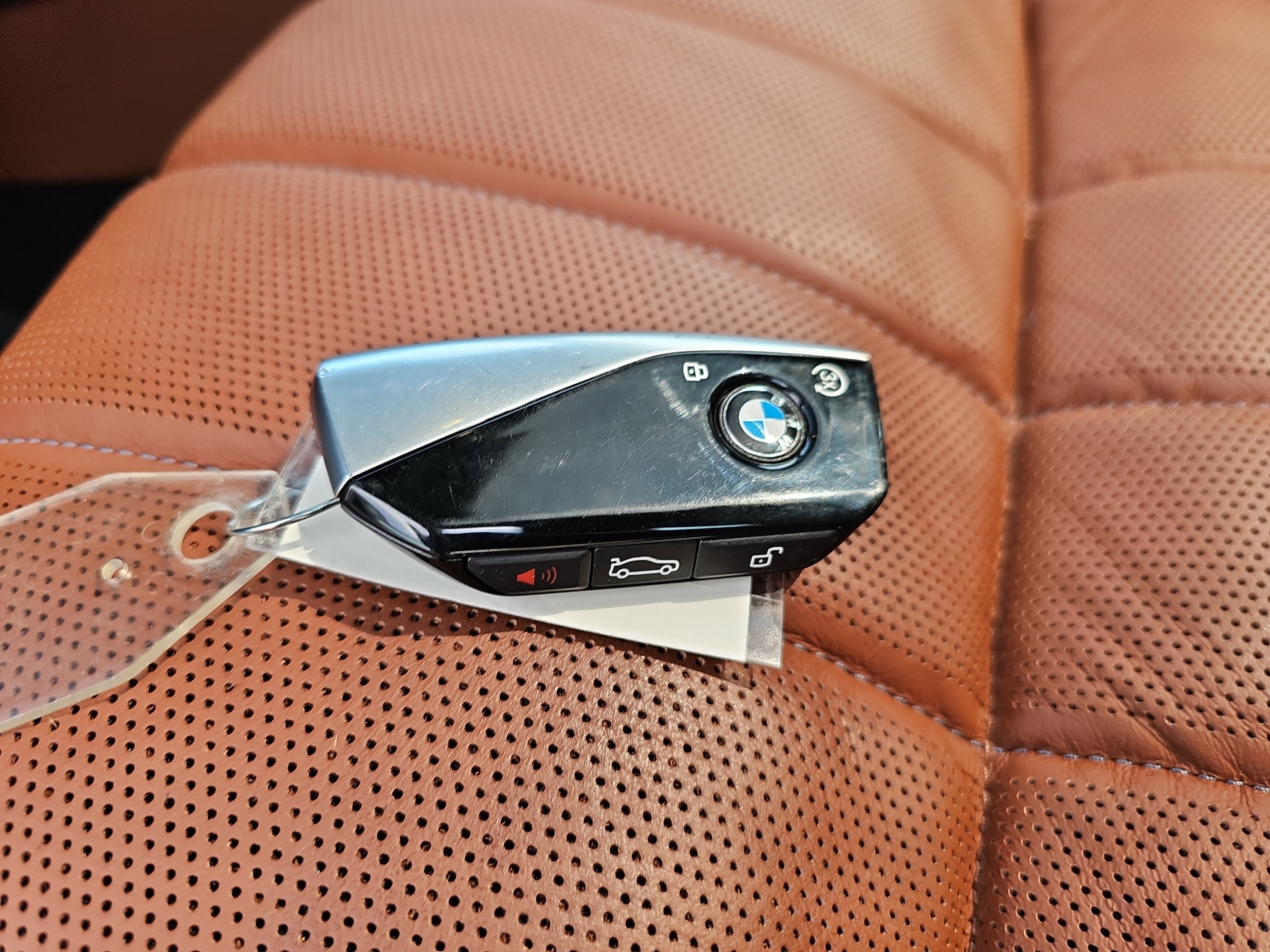 Certified 2025 BMW 750e xDrive image 38