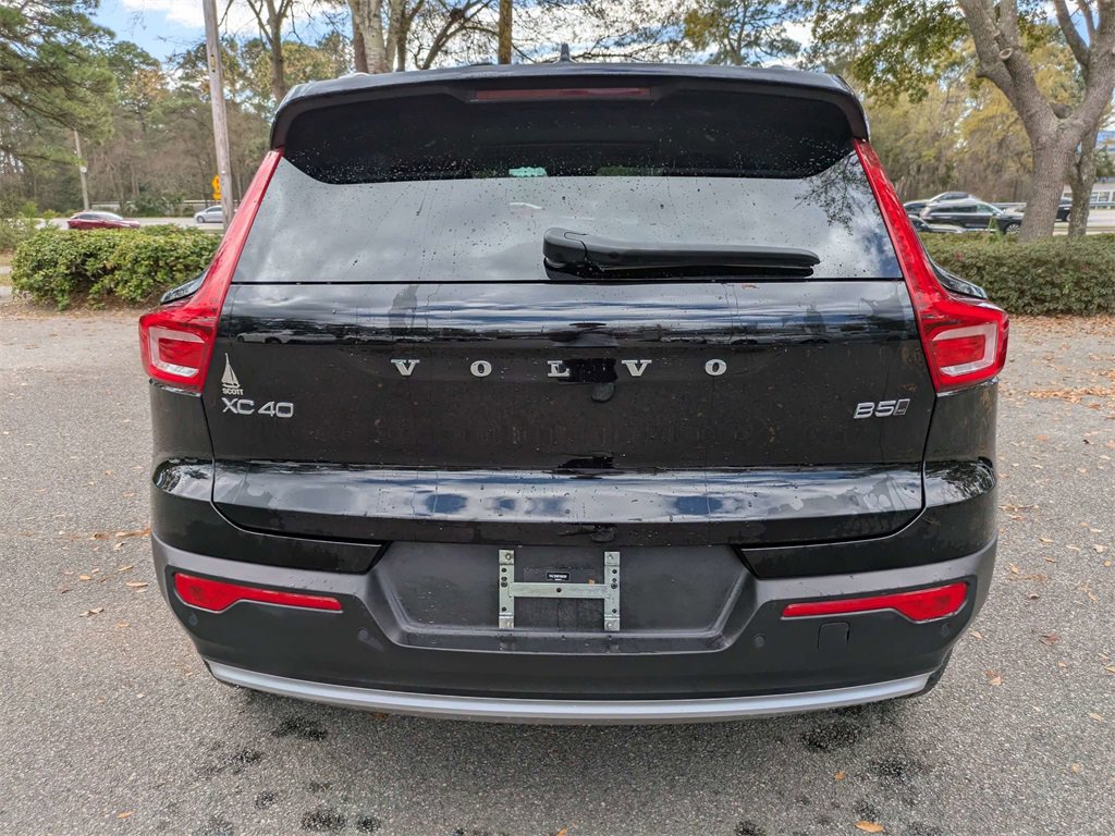 Used 2023 Volvo XC40 B5 Plus AWD/4WD image 5
