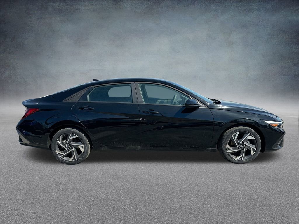 Used 2025 Hyundai Elantra Sport image 33